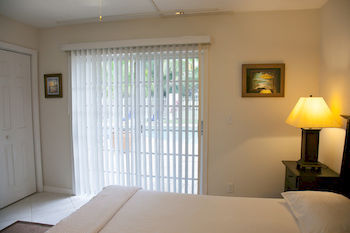 Colindale Apartments Williams Town Экстерьер фото
