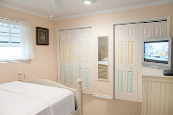 Colindale Apartments Williams Town Экстерьер фото